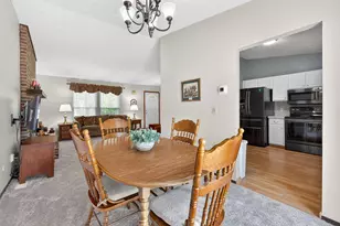 2040 Tuckaway Ct, Columbus, OH 43228 - Photo 15