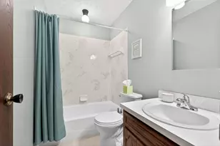 2040 Tuckaway Ct, Columbus, OH 43228 - Photo 35