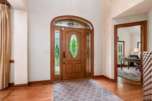 3818 Riverwatch Ln, Columbus, OH 43221 - Photo 5
