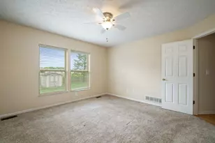 1032 Portlock Dr, Columbus, OH 43228 - Photo 23