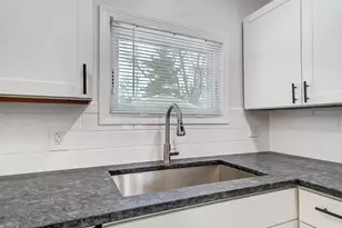 1896 Dyer Rd, Grove City, OH 43123 - Photo 13