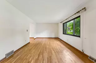 6169 Meadow Wood Ln, Columbus, OH 43228 - Photo 5