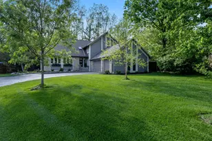 6753 Lakeside Cir W, Worthington, OH 43085 - Photo 3