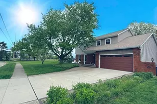 6988 Eastview Dr, Worthington, OH 43085 - Photo 3