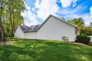 195 Timbers Dr, Columbus, OH 43230 - Photo 9