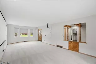 1454 Lonsdale Rd, Columbus, OH 43232 - Photo 3