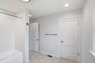 982 Olmstead Ave, Columbus, OH 43201 - Photo 17