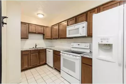 65 E 18th Avenue, Columbus, OH 43201 - Photo 3