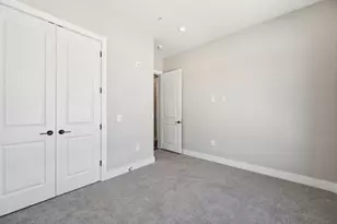 270 Dickenson St, Columbus, OH 43215 - Photo 19