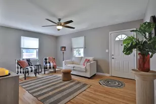 3264 Eisenhower Rd, Columbus, OH 43224 - Photo 5