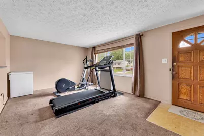 5056 Chipman Drive, Columbus, OH 43232 - Photo 3