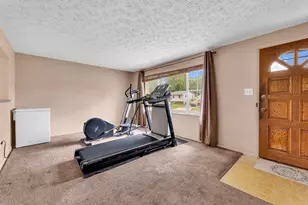 5056 Chipman Dr, Columbus, OH 43232 - Photo 3