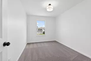 367 Effington Ln, Columbus, OH 43207 - Photo 15