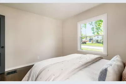 392 E Jeffrey Place, Columbus, OH 43214 - Photo 17
