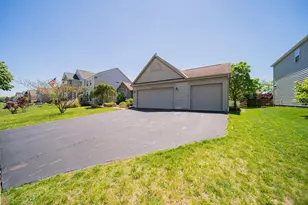 1913 Mallow Ln, Grove City, OH 43123 - Photo 3