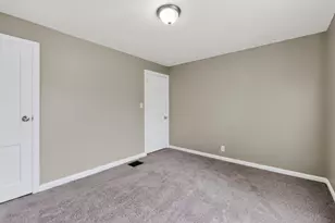 2468 McGuffey Rd, Columbus, OH 43211 - Photo 13