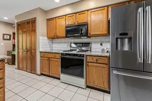 7686 Pinehill Rd, Lewis Center, OH 43035 - Photo 25