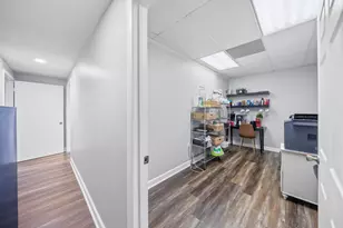 3250 W Henderson Rd, Columbus, OH 43220 - Photo 13