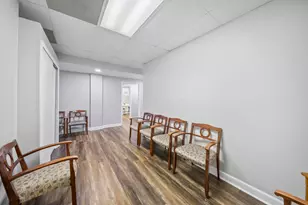 3250 W Henderson Rd, Columbus, OH 43220 - Photo 9