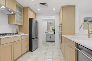 1 Miranova Pl, Columbus, OH 43215 - Photo 9