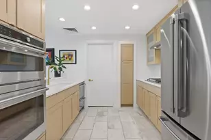 1 Miranova Pl, Columbus, OH 43215 - Photo 7