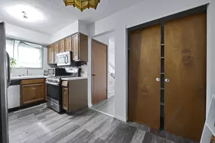 5261 Deignese Pl, Columbus, OH 43228 - Photo 9