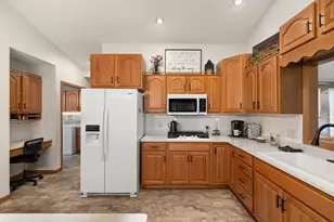 618 Linden Ln, Willard, OH 44890 - Photo 13
