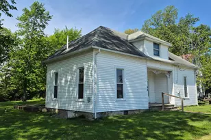 52 West St, Bloomingburg, OH 43106 - Photo 1