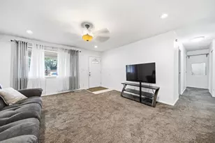 387 Daytona Rd, Columbus, OH 43228 - Photo 5