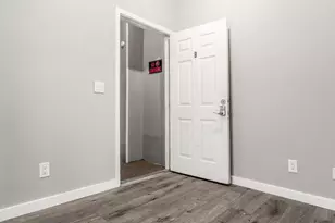 3244 E 5th Ave, Columbus, OH 43219 - Photo 5