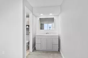 1000 Urlin Ave, Columbus, OH 43212 - Photo 15