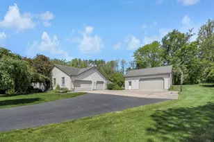 164 Canyon Villa Dr, Hebron, OH 43025 - Photo 1