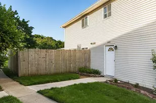 2455 Natchez Dr, Columbus, OH 43209 - Photo 3