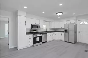 6375 W Mohican Dr, Powell, OH 43065 - Photo 9