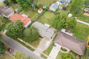 390 Dunbarton Rd, Columbus, OH 43230 - Photo 3