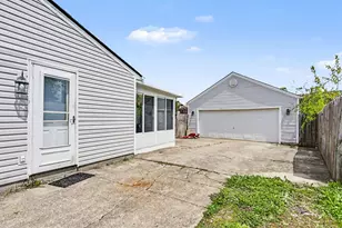 5888 Starcrest Dr, Galloway, OH 43119 - Photo 3