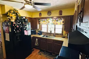 23 State St, Jeffersonville, OH 43128 - Photo 9