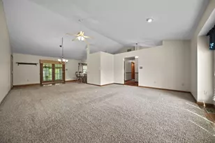 525 Burdick Dr, Washington Court House, OH 43160 - Photo 7