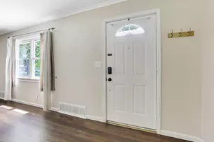 2734 Wellesley Rd, Columbus, OH 43209 - Photo 5