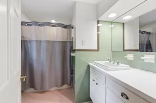 2406 Canterbury Rd, Columbus, OH 43221 - Photo 17