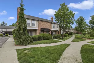 1681 St James Ct, Columbus, OH 43220 - Photo 3