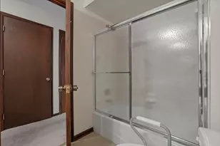 1727 Arlingate Dr N, Columbus, OH 43220 - Photo 31