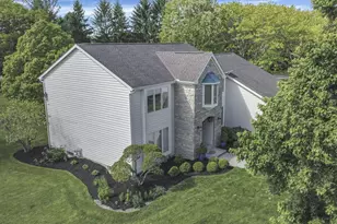 2393 Cove Point Ct, Powell, OH 43065 - Photo 3