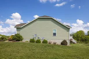 3028 Canterbury Ln, Albany, OH 45710 - Photo 5