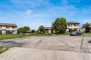 2325 Laurelwood Dr, Columbus, OH 43229 - Photo 33