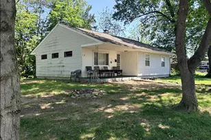 2180 Hanna Dr, Columbus, OH 43211 - Photo 1