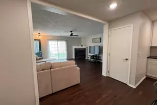 4689 Parrau Dr, Columbus, OH 43228 - Photo 3