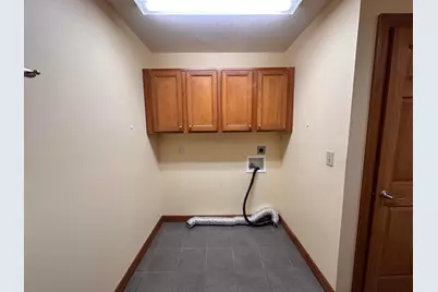 1060 Damon Drive, Washington Court House, OH 43160 - Photo 17