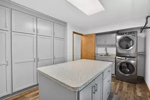 7690 Godfrey Cir, Reynoldsburg, OH 43068 - Photo 9