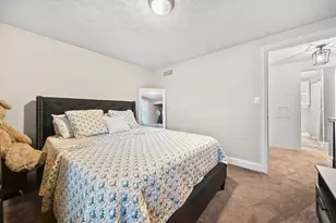 1738 Hickory Hill Dr, Columbus, OH 43228 - Photo 31